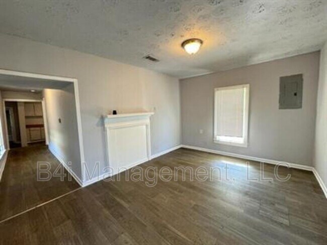 Building Photo - 9 Sutton Rd