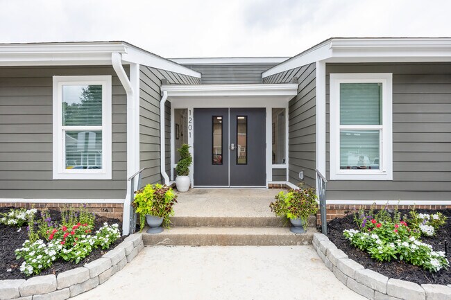 Entrada a la casa club - Wesley Apartments - Senior Living Community
