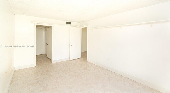 Foto del edificio - 1850 NE 169th St