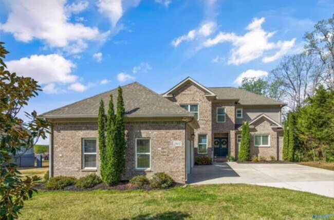 Building Photo - 2807 Talon Cir