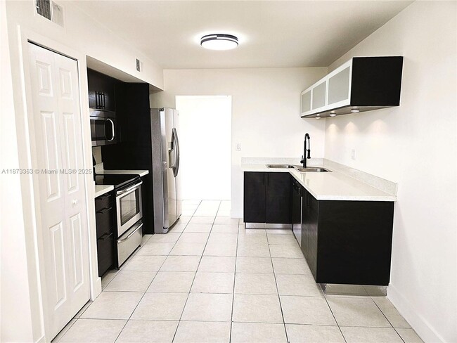 Foto del edificio - 8517 NW 7th St