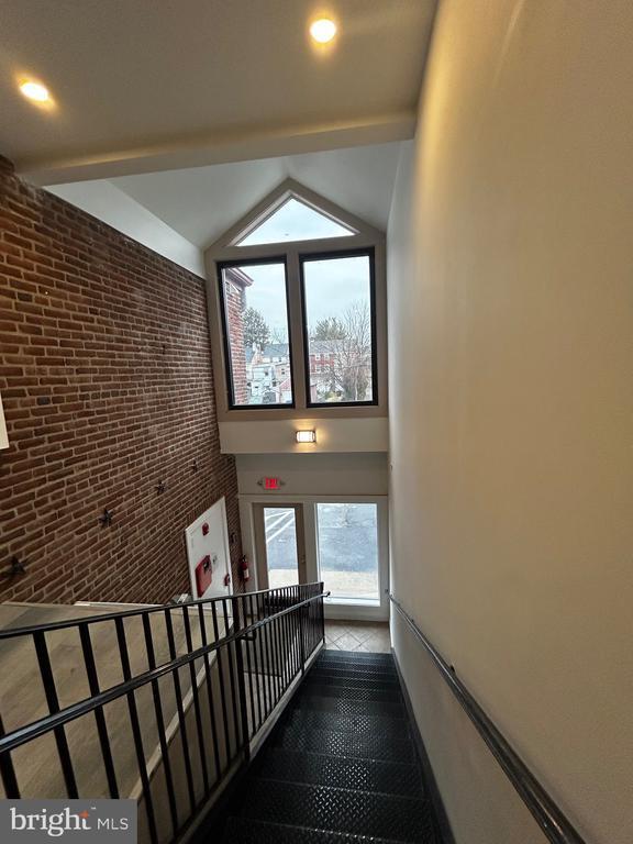 Foto del edificio - 45 E High St