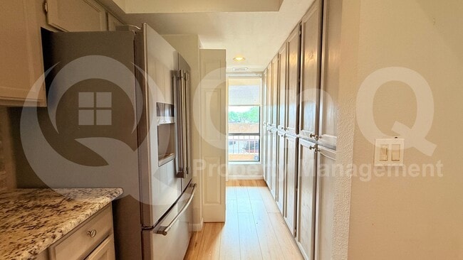 Foto del edificio - 8651 E Royal Palm Rd