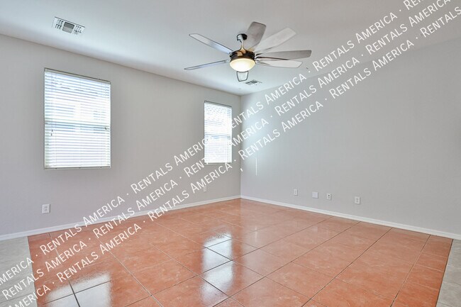 Foto del edificio - 15573 W Laurel Ln