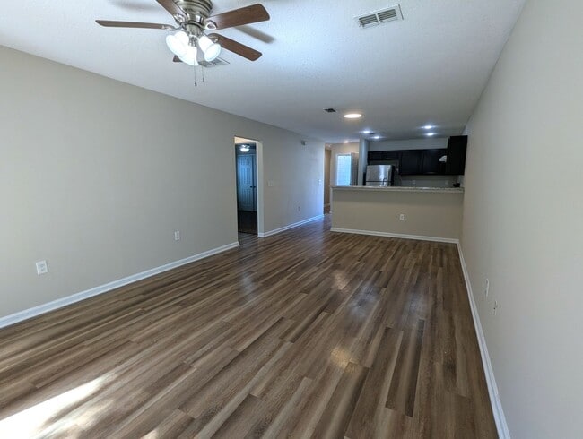 Foto del edificio - SPECIALS: *WAIVED $250 Admin Fee (app. fee not incl.); REDUCED RATE ON THIS 18mo LEASE (15mo & 12...
