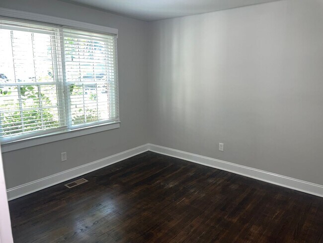 Building Photo - Beautifully Renovated Apartment in Wilmore!