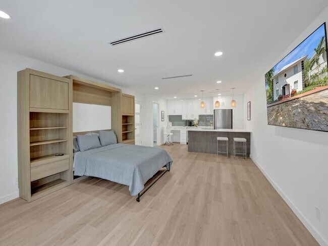 Building Photo - 32 Seabreeze Ave