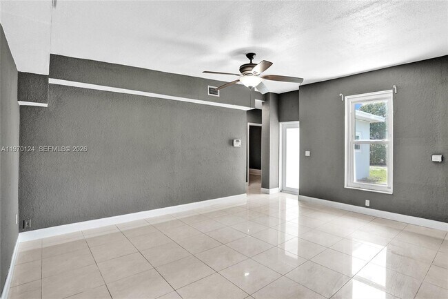 Foto del edificio - 335 NW 109th St