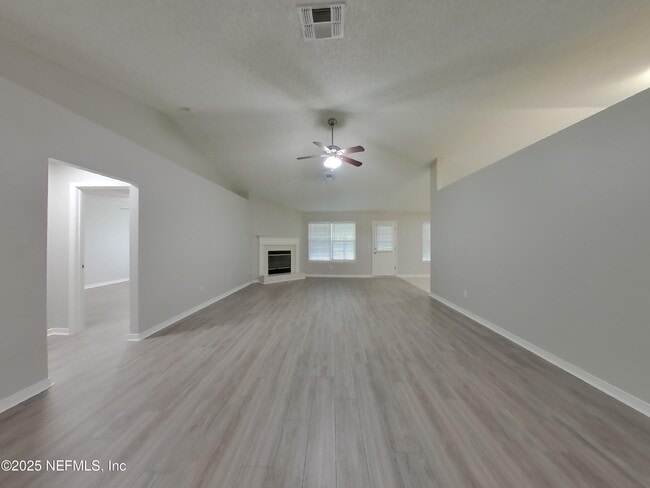 Foto del edificio - 1267 Summit Oaks Dr E