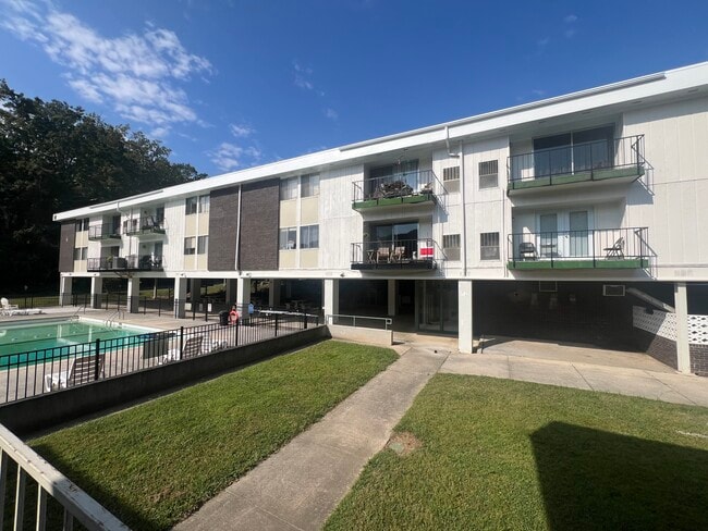 Building Photo - Emeralds Apartments Building Photo - Emeralds Apartments