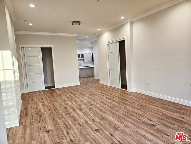 Foto del edificio - 944 S Serrano Ave