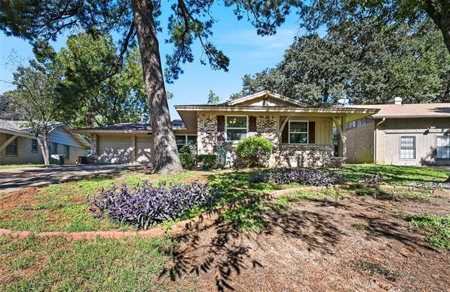 Building Photo - 2209 Normandy Dr