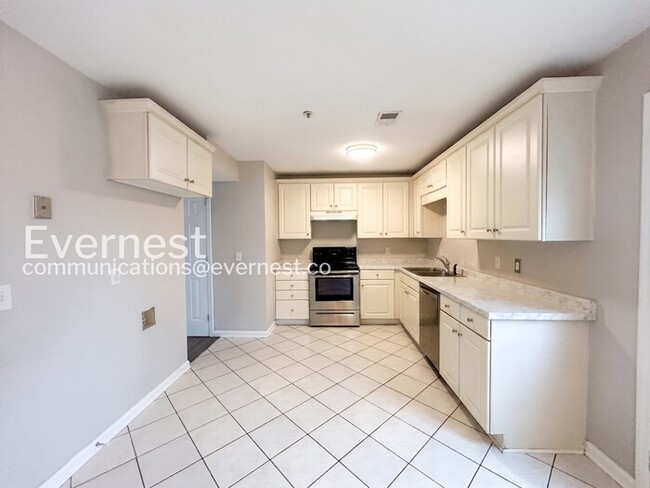 Building Photo - 1588 King James Dr
