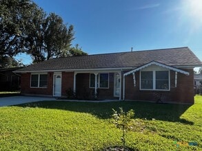 Building Photo - 4704 Evergreen Ln