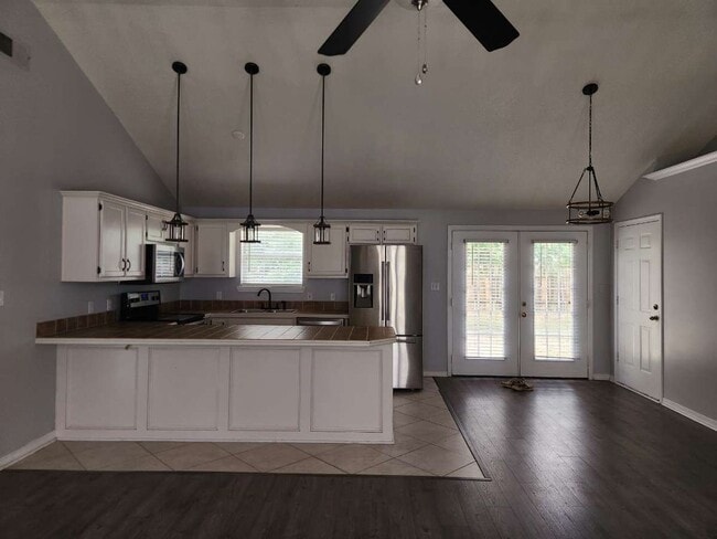Building Photo - Stylish Ranch-Style Home with Office, Over...