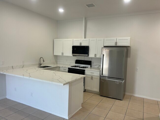 Kitchen - 6446 Palm View Ave