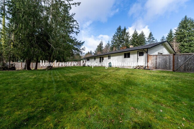 Building Photo - Charming and Bright 3 bed in Heart of Gig Harbor!