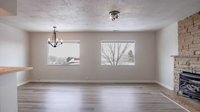 Building Photo - Upper Level Duplex in North Salt Lake