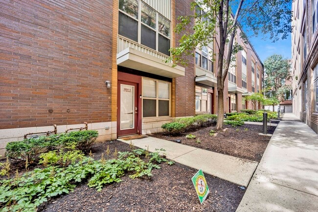 Building Photo - 1234 W Monroe St
