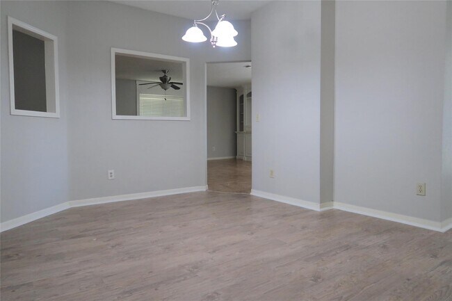 Foto del edificio - 7507 Sunny Oaks Way