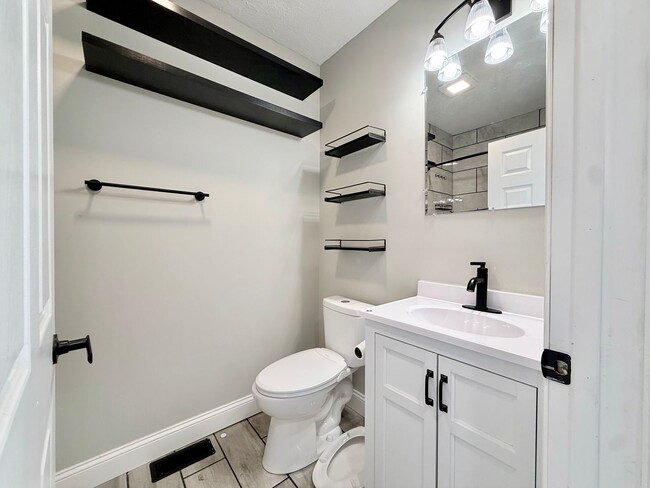 Foto del edificio - **Hawthorne Place** Pet Friendly 5 Large Bedrooms 2 Full Baths!