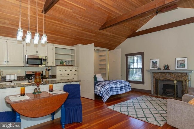 Building Photo - 1312 John Rissler Rd