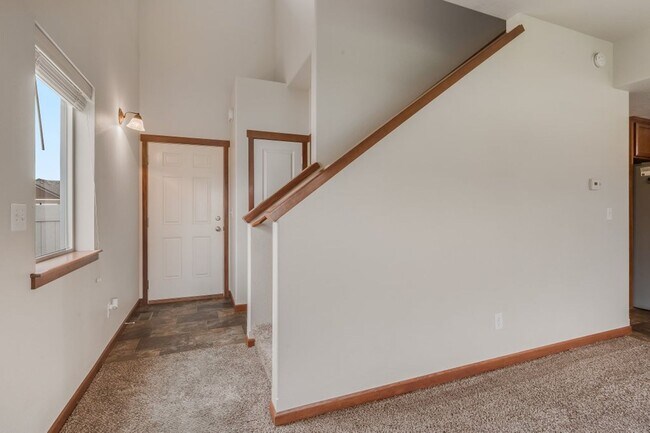 Foto del edificio - 3 bed 2.5 bath Crown Pointe Neighborhood