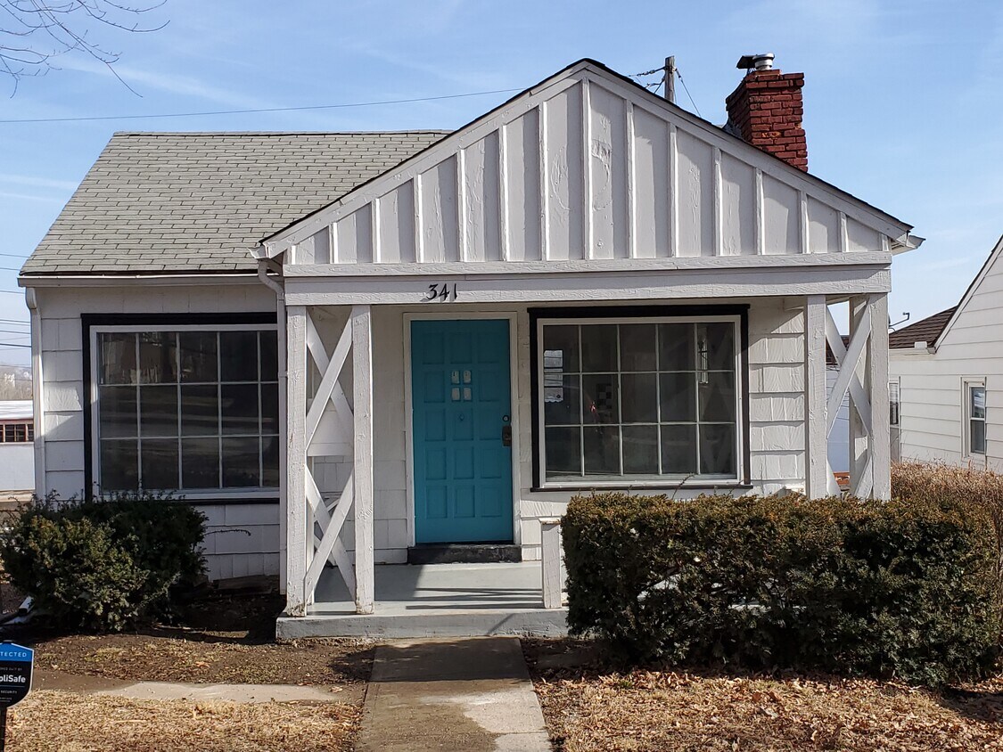 Primary Photo - 341 N Belmont Blvd