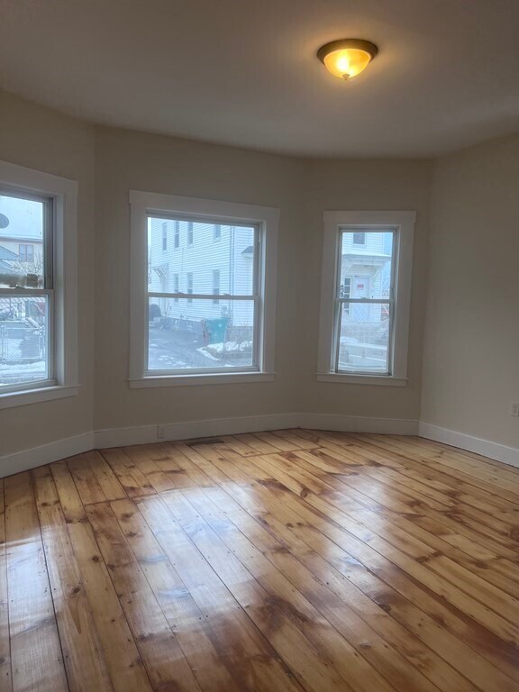 174 Crosby St Unit 2, Lowell, MA 01852 Room for Rent in Lowell, MA