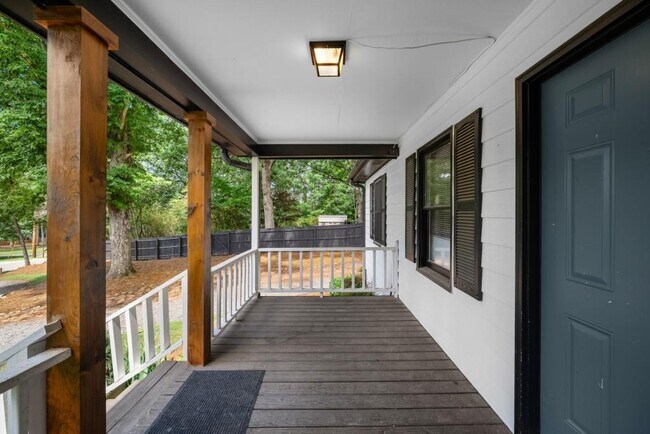 Building Photo - 3142 Chamblee Gap Rd