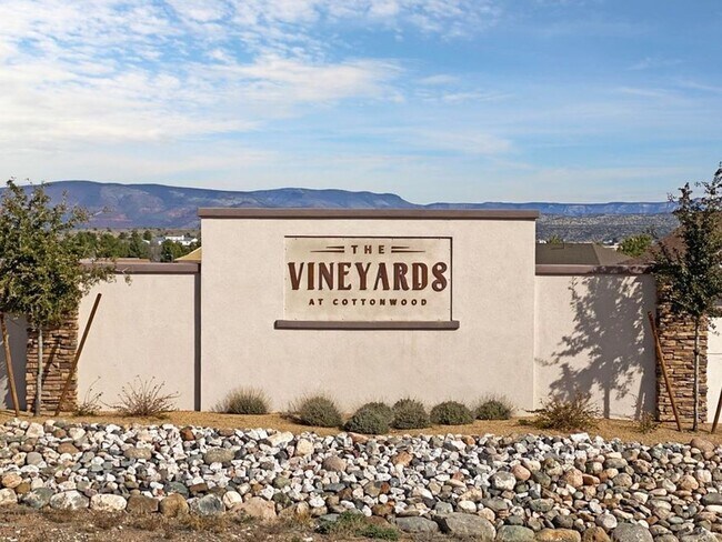 Foto del edificio - HOUSE -COTTONWOOD - HOA:THE VINEYARDS IN C...