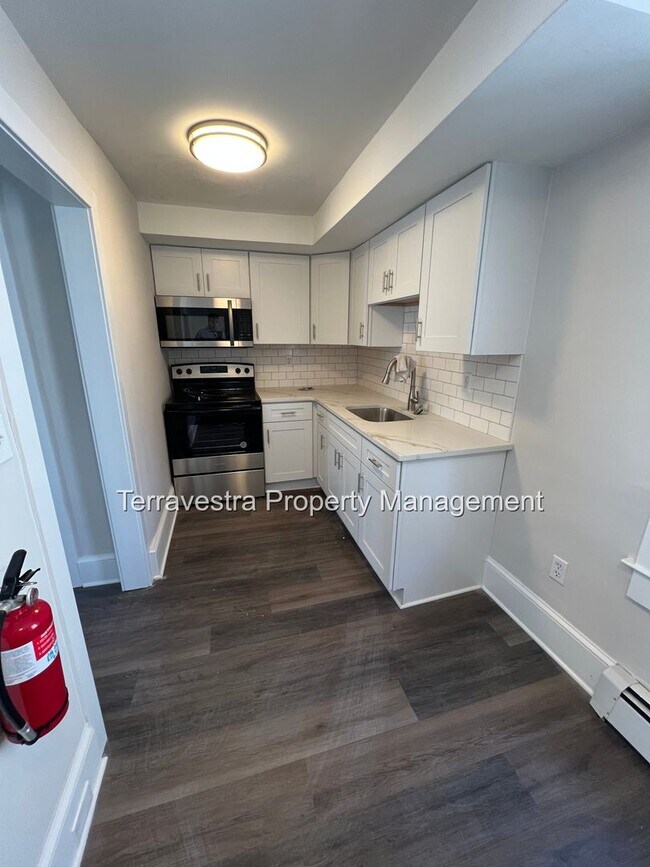 45 Hopkins St Unit APT B, Woodbury, NJ 08096 Room for Rent in Woodbury, NJ