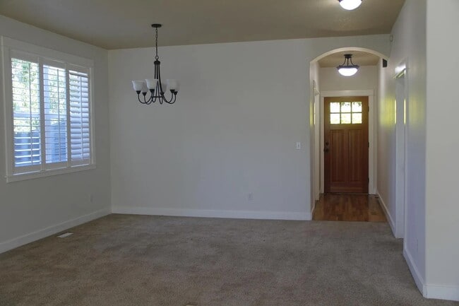 living room - 831 NW Douglas Pl