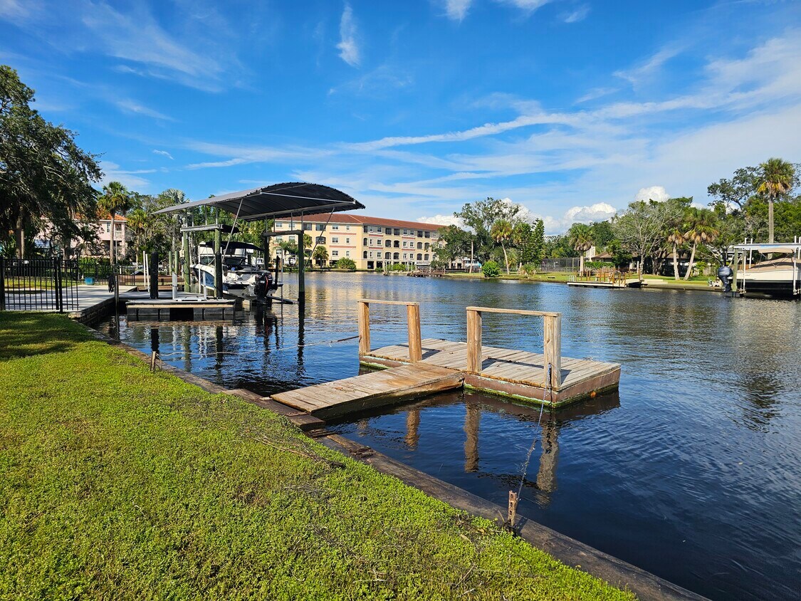 Foto principal - 6112 River Rd