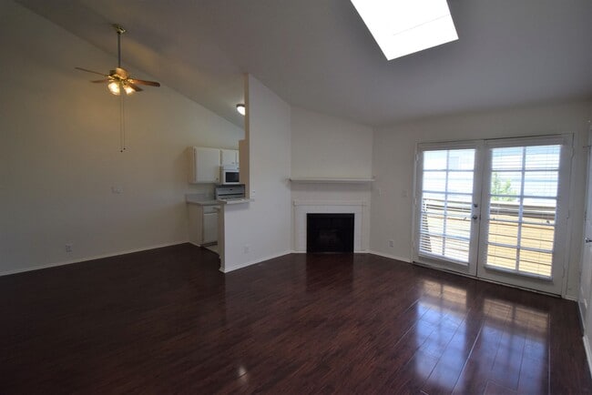 Building Photo - 12142 Oxnard St