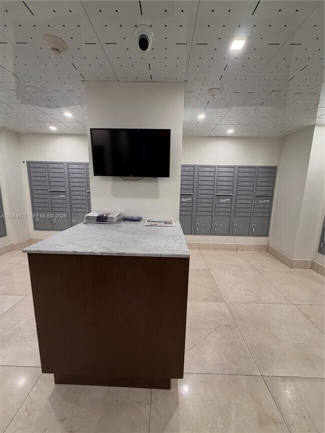 Building Photo - 540 Brickell Key Dr