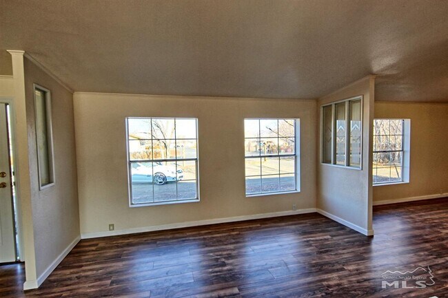 Foto del edificio - 3 Bedroom, 2 Bathroom home on half acre lot