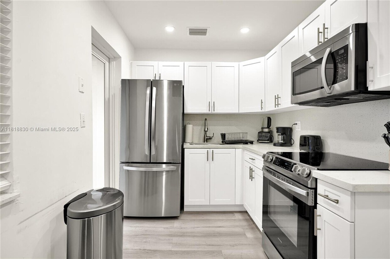 Foto principal - 300 NW 82nd Terrace