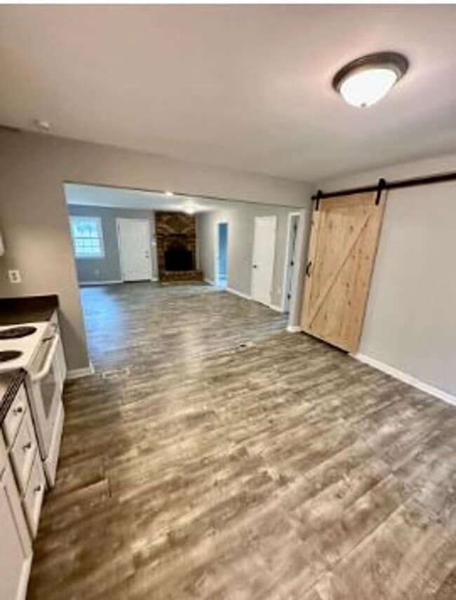 Building Photo - 732 Faulkner Ave