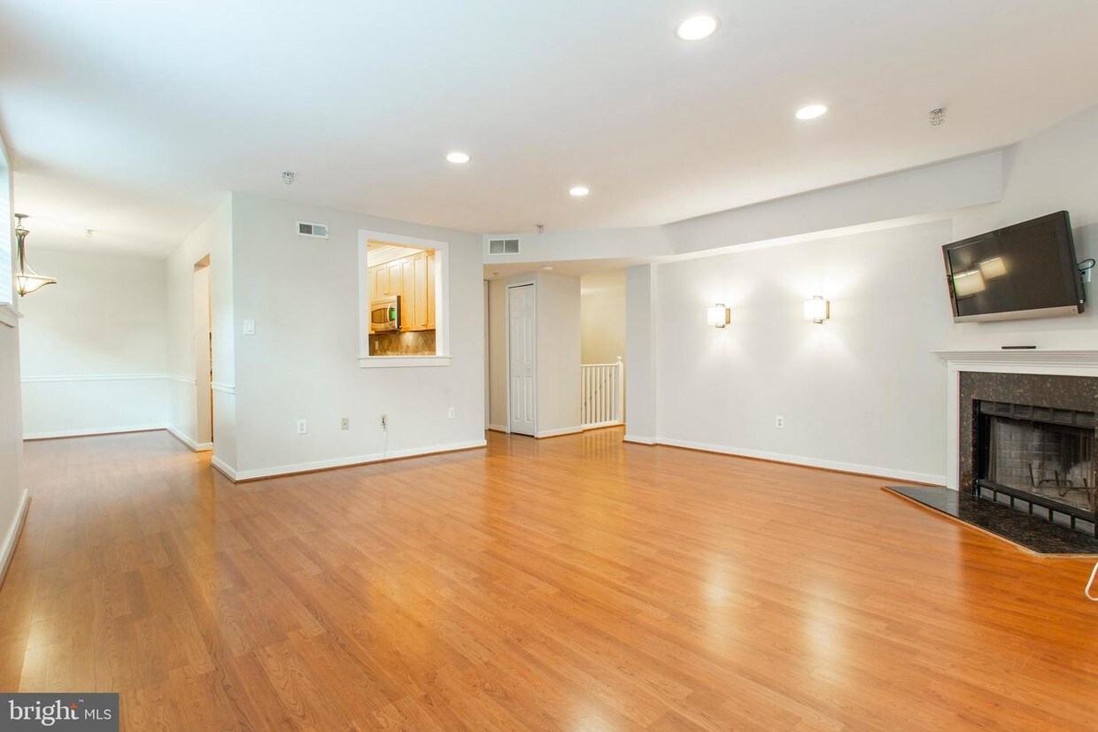 Primary Photo - 104 Woodside Rd