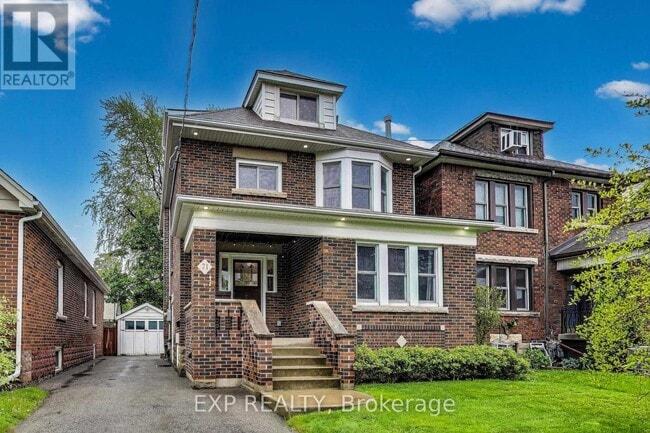 Building Photo - 71 Huxley Ave S