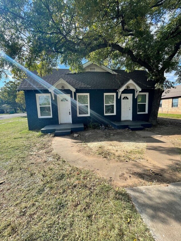 Primary Photo - D&amp;G Ventures LLC-516/518 S. Nueces