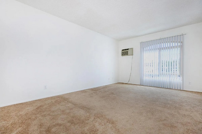 Building Photo - 1301 Las Riendas Dr