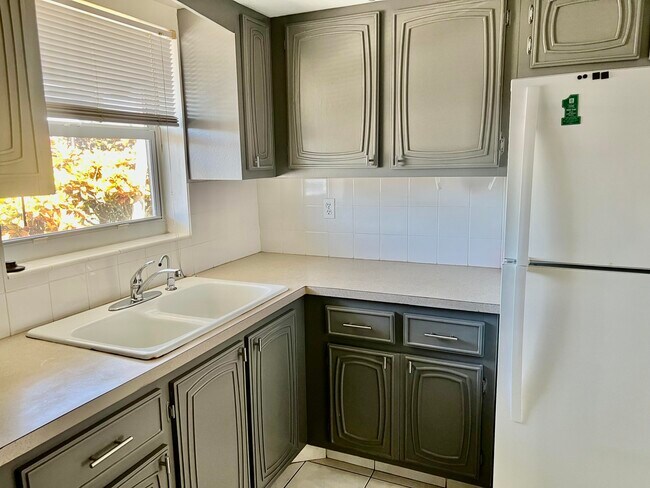 Foto del edificio - 2708 Emory Dr W