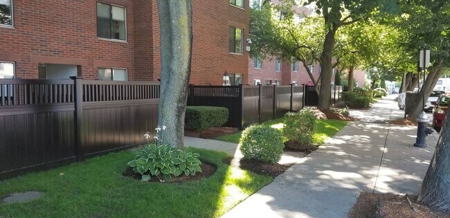 Foto del edificio - 51 Village Way