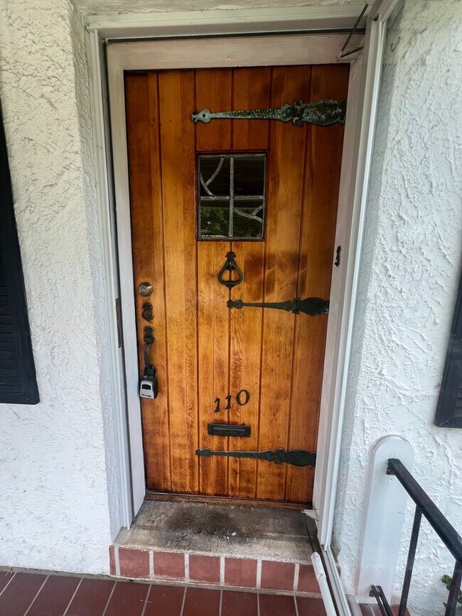 Foto del edificio - Charming Renovated Mount Penn 3 BR For Immediate Move In