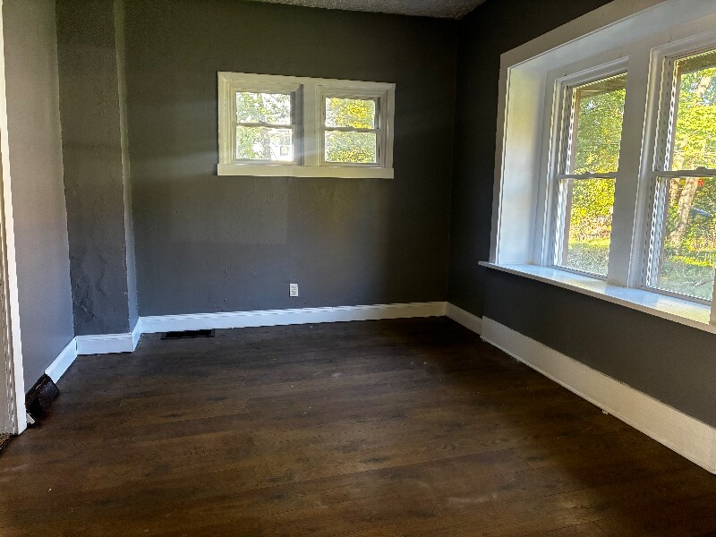 908 Haynes St Akron, OH 44307 – photo 5