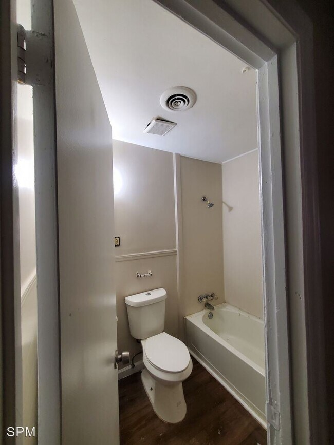 Foto del edificio - 3 br, 2 bath House - 626 Kennan Road, NW