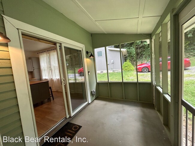 Building Photo - 2 br, 1 bath House - 25 Wood Ave
