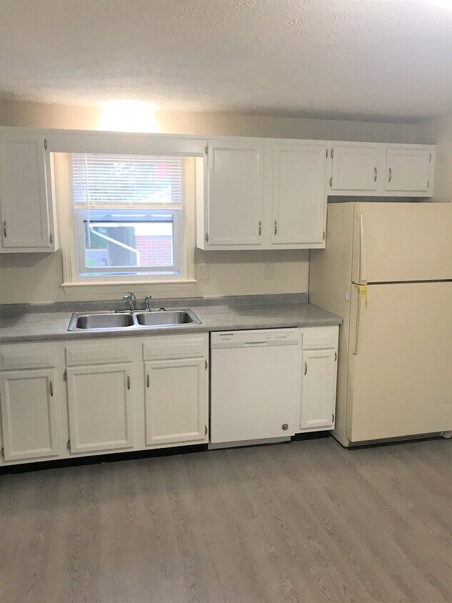 Foto principal - 859 Mammoth Rd